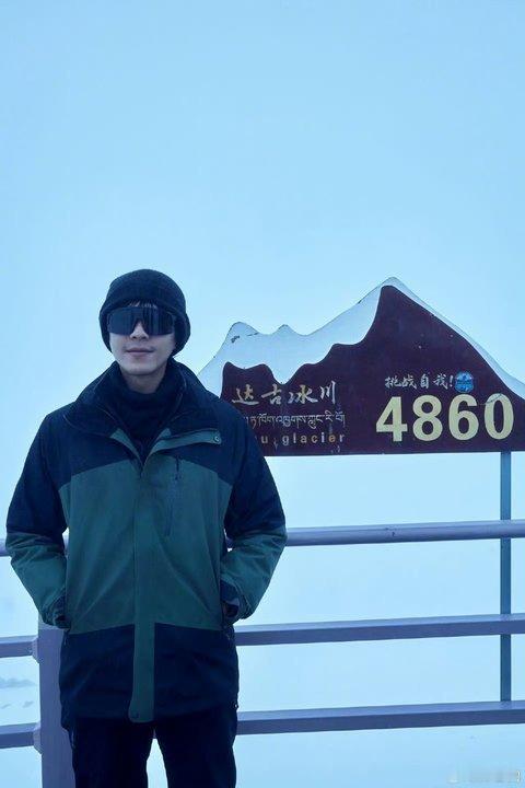 白鹿为张若昀打call白鹿给张若昀新剧打call白鹿支持张若昀新剧 