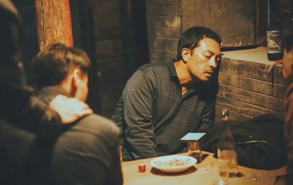 富大龙演戏给我的感觉和林志炫唱歌差不多，都很像大功率机器，真能演！真能唱！但是感
