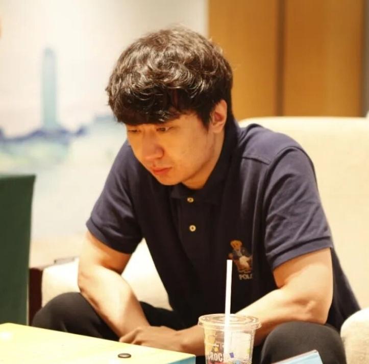 嵊州杯~阿党与柯侠争冠


7月29日，第6届嵊州杯中国王中王围棋争霸赛进行了第