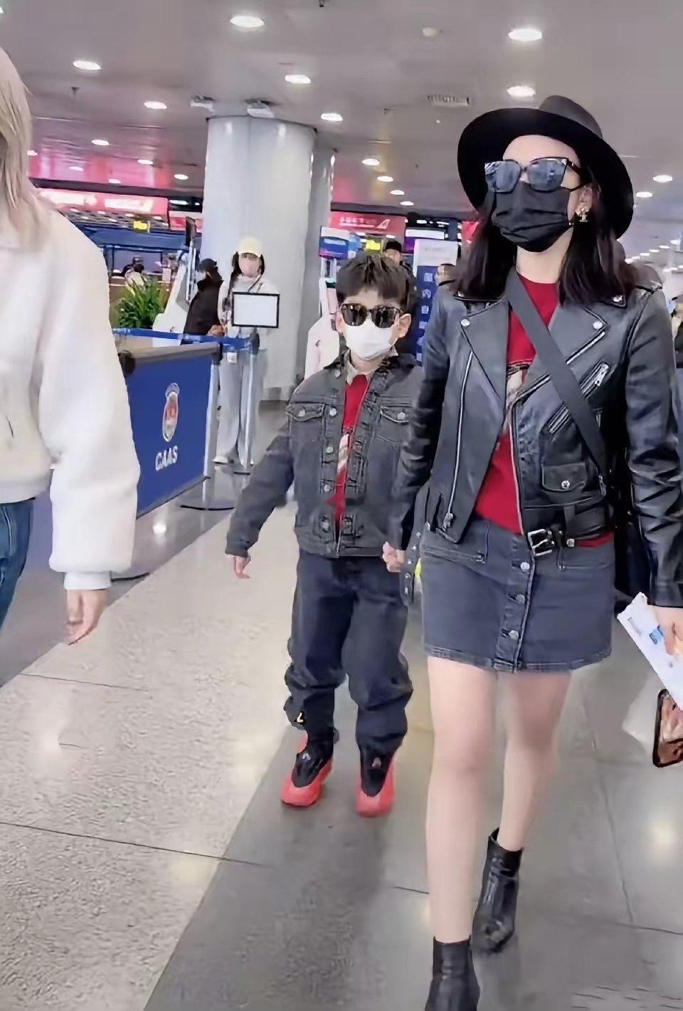 再别说是陈妍希的问题了看到陈妍希带小星星一起去星光大赏才明白那句离开陈晓陈妍希才