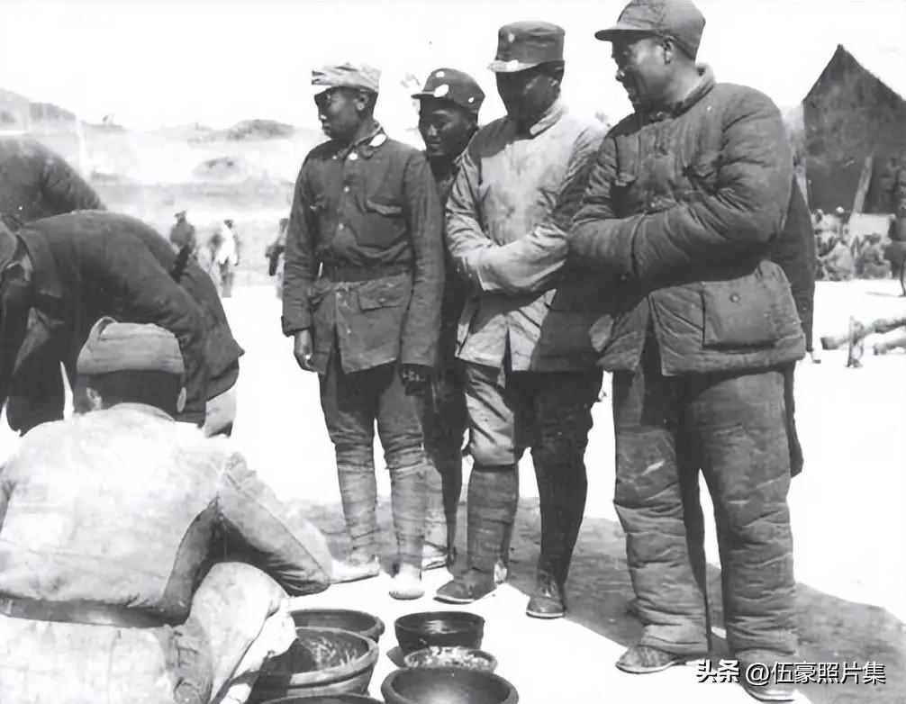 1940年5月，朱德总司令在从华北抗日前线返回延安途中，与贺龙等同志一起到部队察