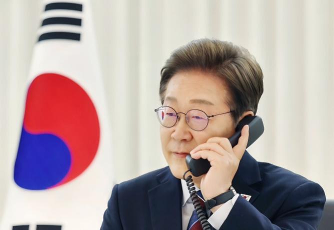 这变脸也太快了！刚刚多家韩媒报道中称“韩国总统李在明与日本首相石破茂进行了长达2