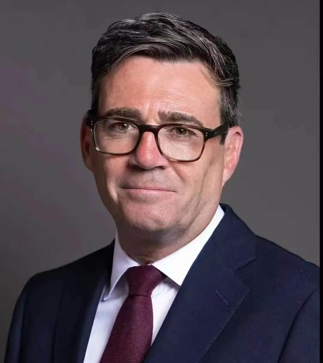 来真的了
英国首相突然宣布
7月30日，英国首相安迪·伯纳姆办公室官宣：将追加8