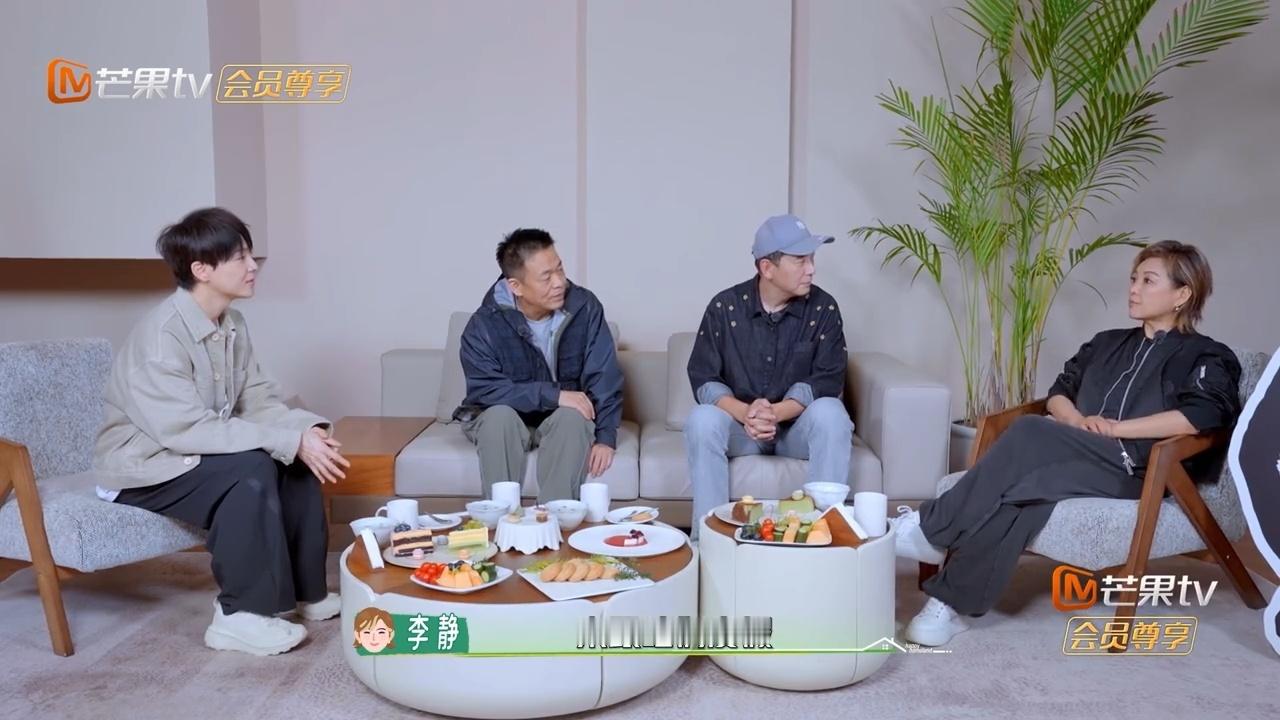 孙浩在主角之前签节目亏了快乐老家孙浩爆红之后如约赴节目录制，面对静姐的玩笑话从容