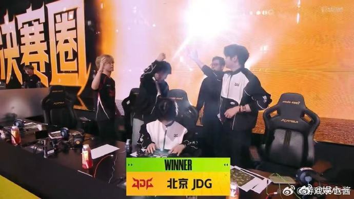 JDG开年满编首鸡JDG开年就迎来高光时刻✨，满编拿下本周第一鸡，战队在赛场的执