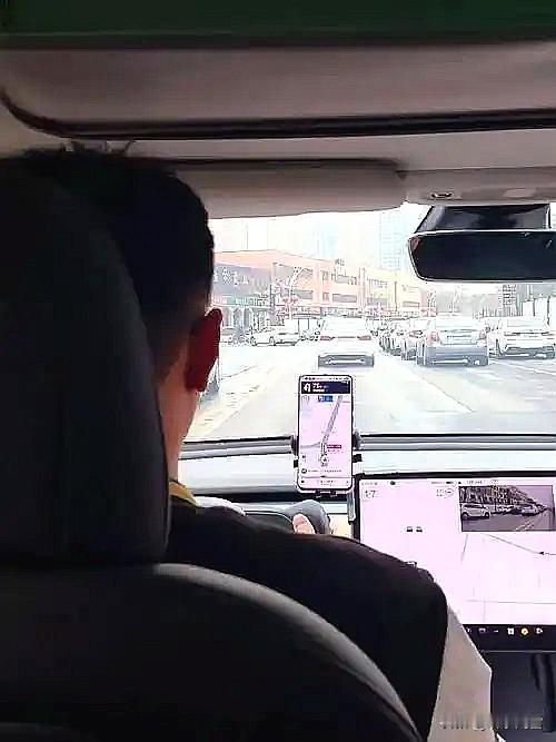 “我爸病危，能让我半路下车吗？”早上9点，北京二环早高峰堵成停车场，谁料网约车里
