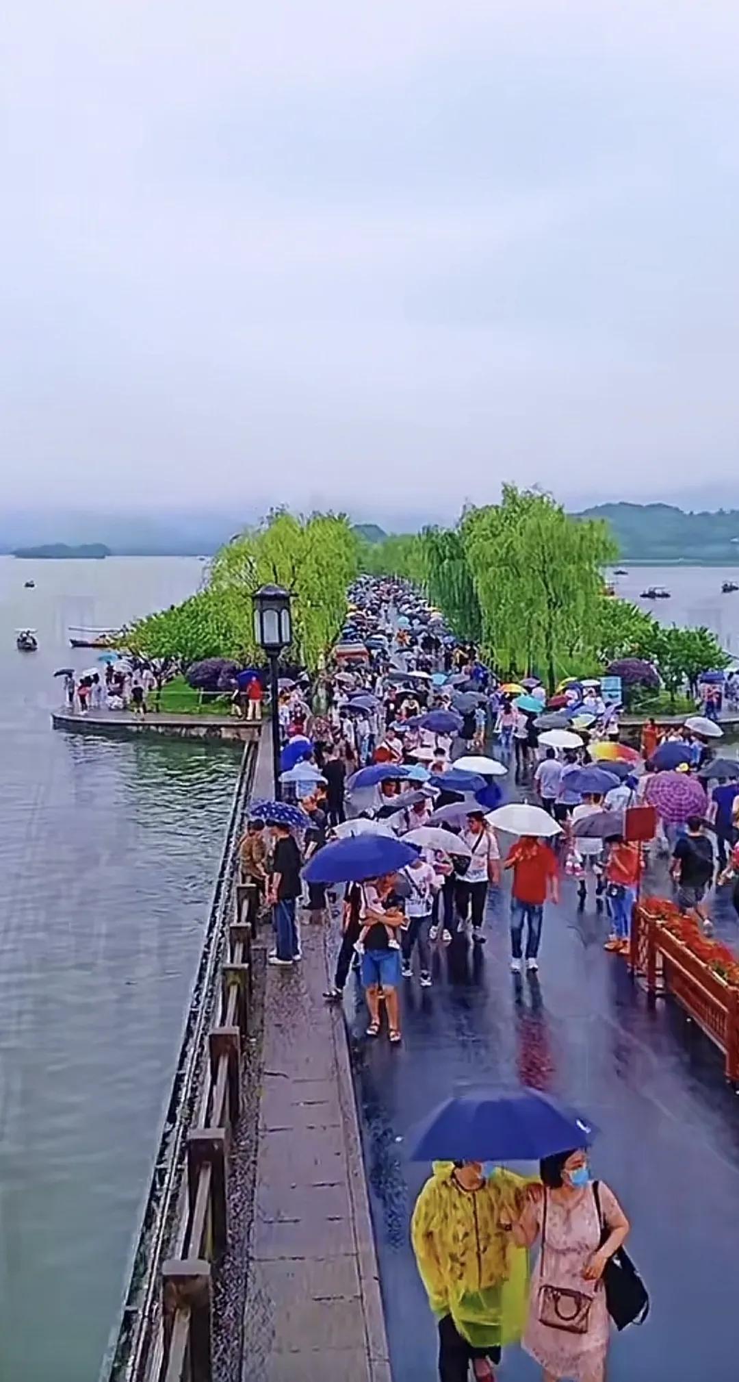 🏝来一趟杭州 

总要吹吹西湖的晚风 
感受感受西湖的浪漫日落呀风景 西湖杭州