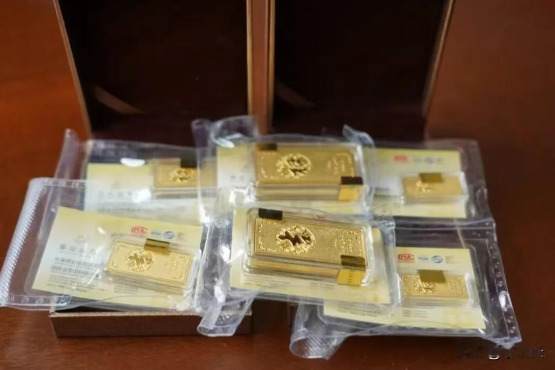 刘先生20万买黄金投资？差点血本无归，民警蹲守2小时，救回全部家当。
 
据稷山