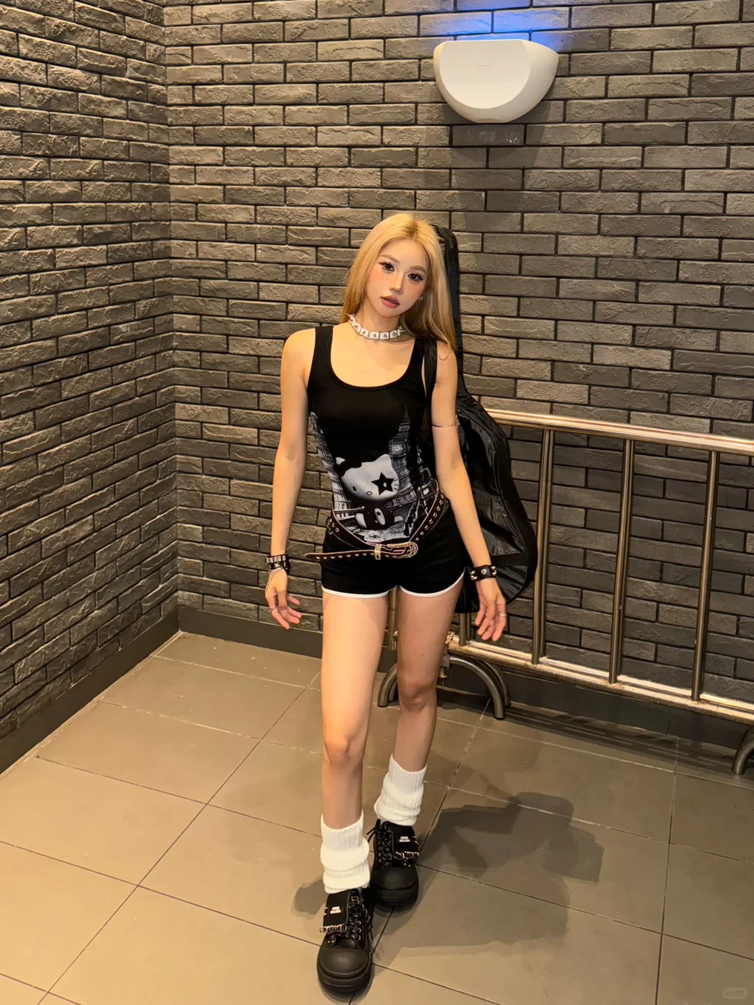 朋克风的KT背心好爱