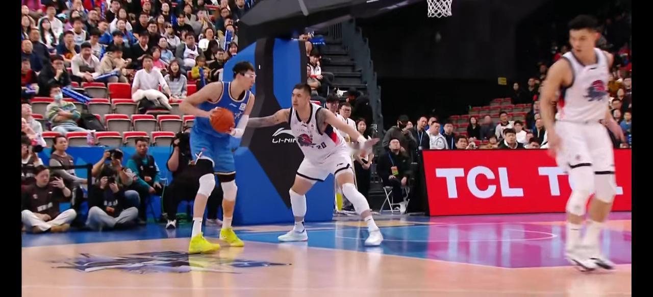 1月9日CBA常规赛，山东和北京这场对决太有看点了。珀塞尔那表现堪称外援典范，1