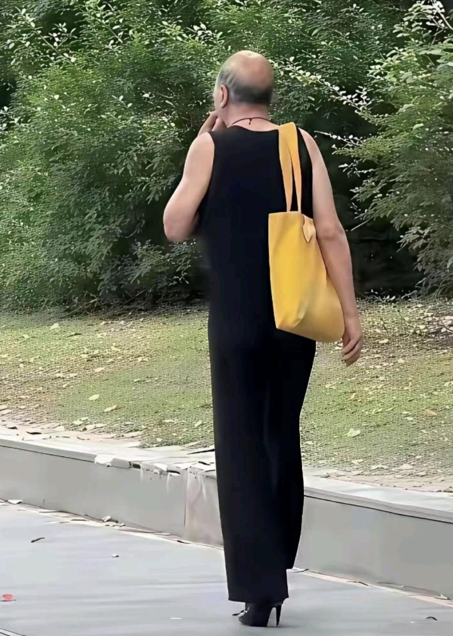 看看气质女神的穿着搭配吧大爷你穿成这样你家里人知道吗？