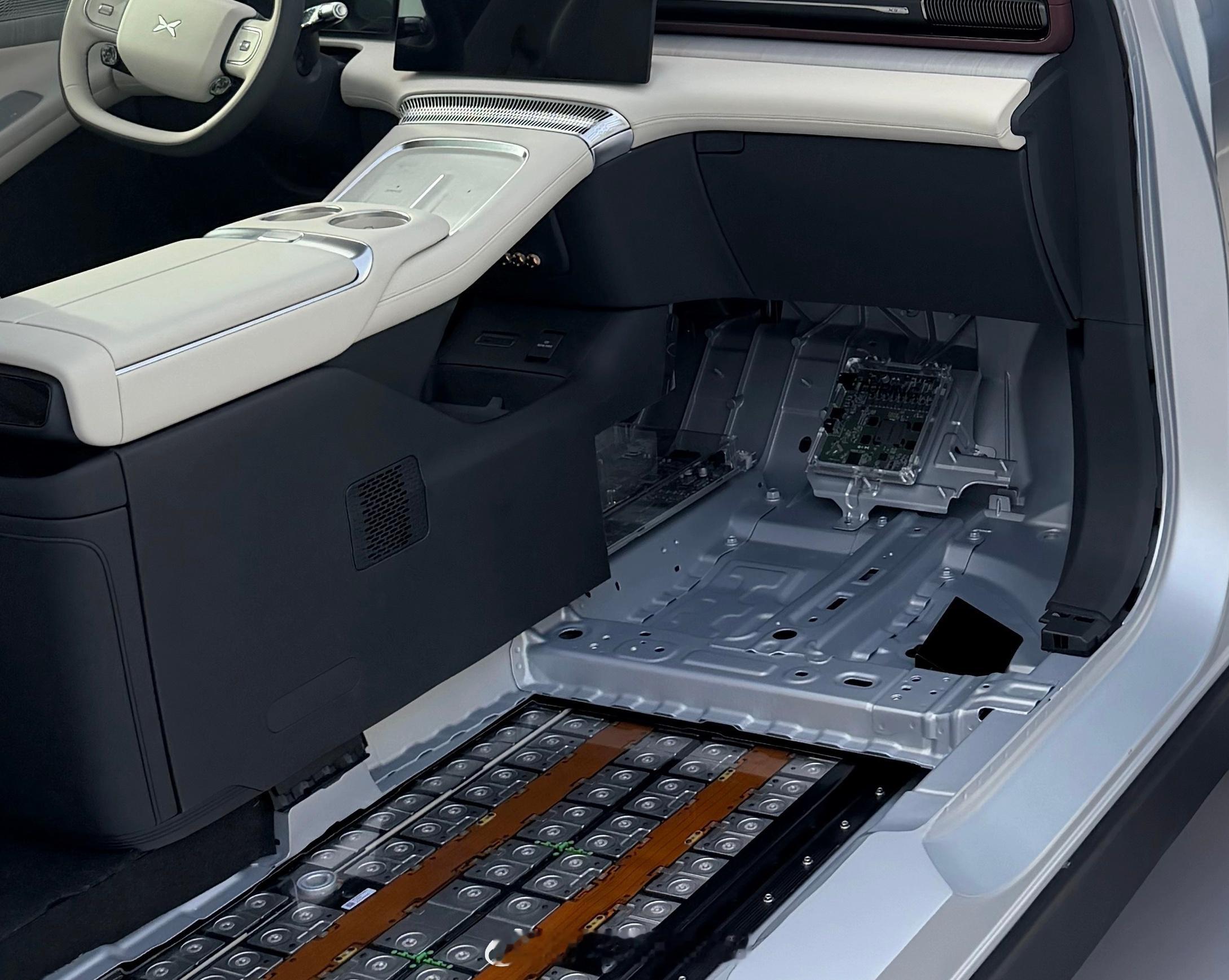 副驾烫脚之事，是从何时开始的？纯电版本也这样吗？ 