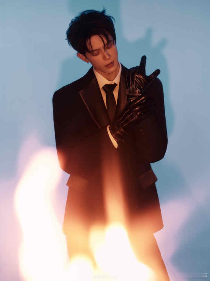 邓凯玩的是火吗玩的是我心  邓凯玩的是火吗玩的是我心，简直瞬间就已经把我们的魂给