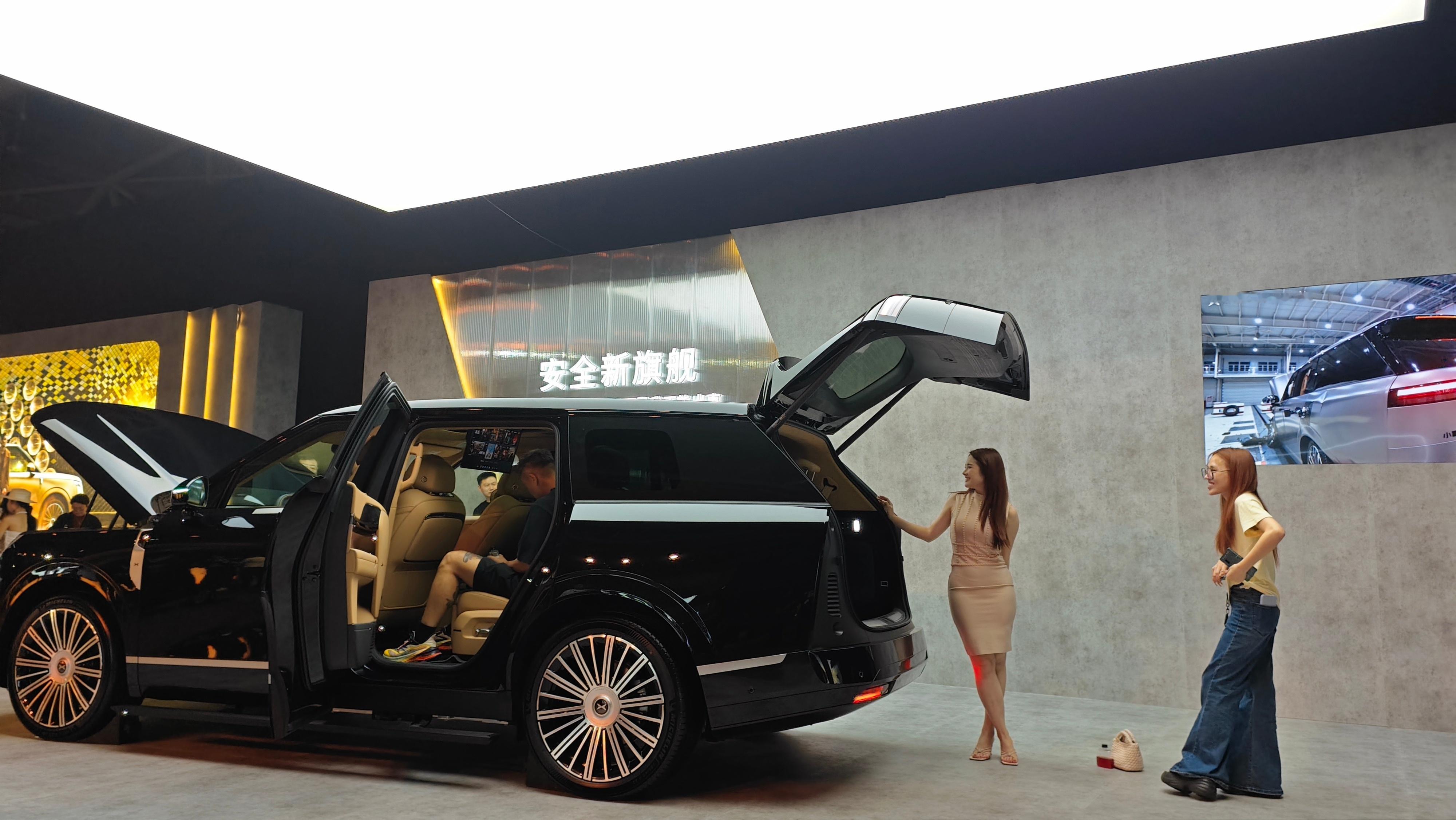 19点开始，小鹏科技旗舰GX就要发布了。一起锁定直播间。新科技旗舰小鹏GX今晚预