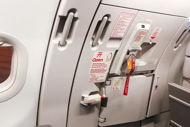 航司锁座这事儿，真的太影响乘客体验了。本来选座是为了让旅途更舒适，结果航司各种锁