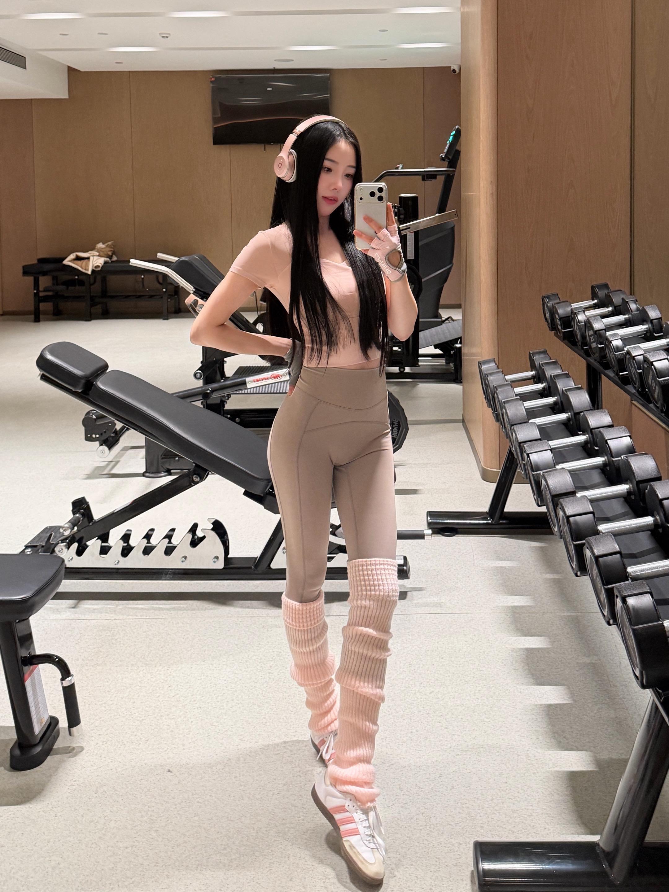 就这么甜甜的去健身房举2.5。