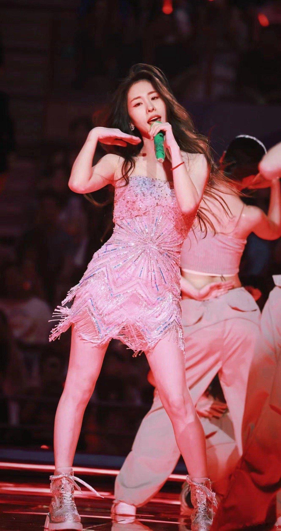 #张碧晨演唱会随机爽翻一个观众#看到这次张碧晨演唱会7.1北京场开票，一定不容错