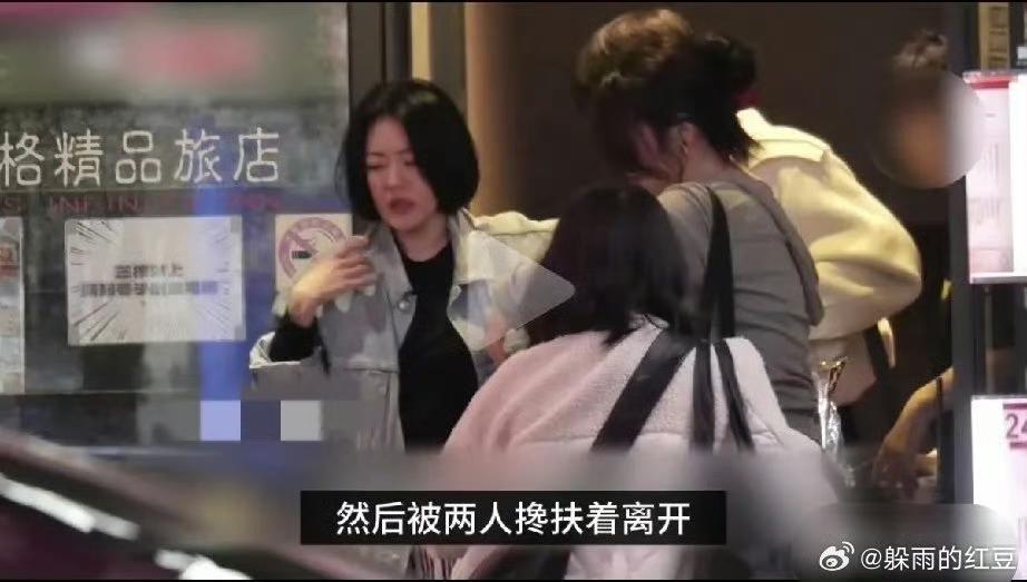 小S真的是太难了，白天主持节目，特别开心，晚上就特别难过，和朋友去喝酒买醉。心里