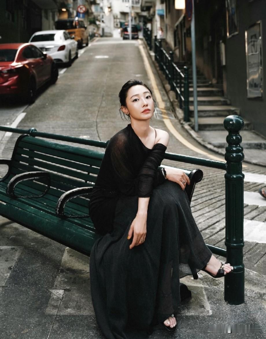 白百何漫步澳门老街，松弛氛围感拉满，成熟女性的美无需刻意雕琢
 
近日，一组白百