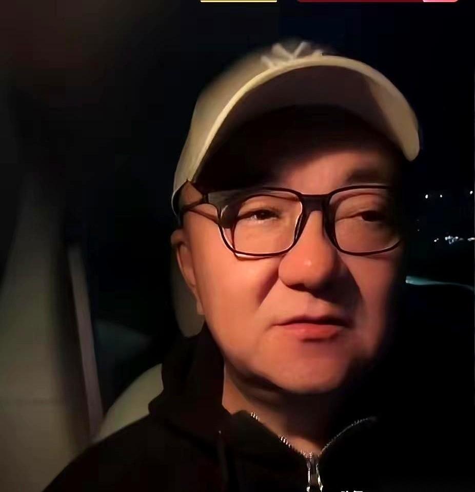 董路那帮“足球小将”，终究还是没能一步登天去欧洲。
听说要去重庆了，跟铜梁龙合作