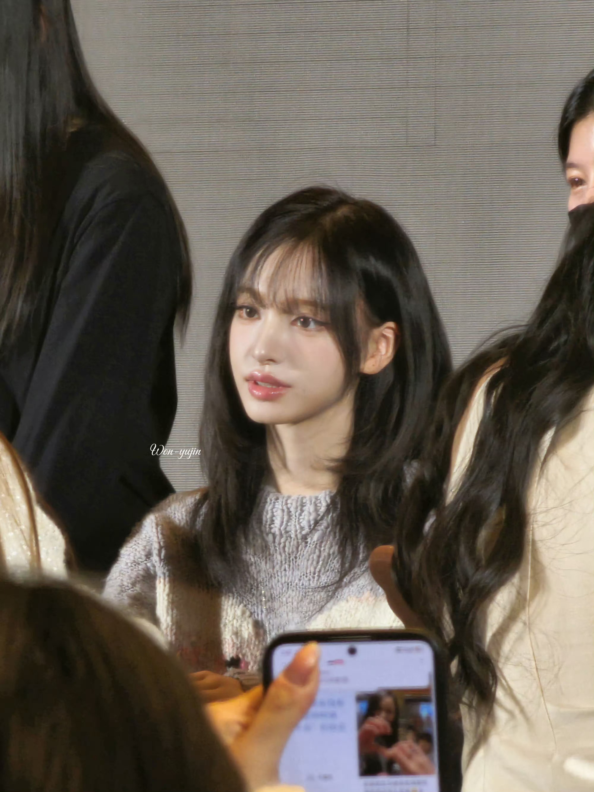 Liz今天上海签售活动图据说这张是最接近Liz本人的样子