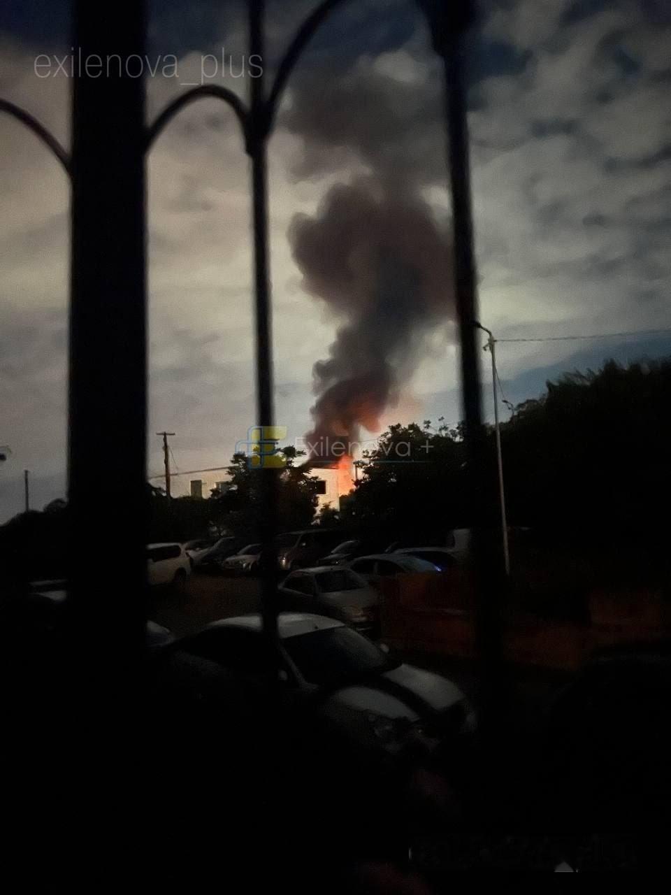 乌克兰无人机连夜袭击了位于辛菲罗波尔（被占领的克里米亚）的热电厂。该电厂是克里米