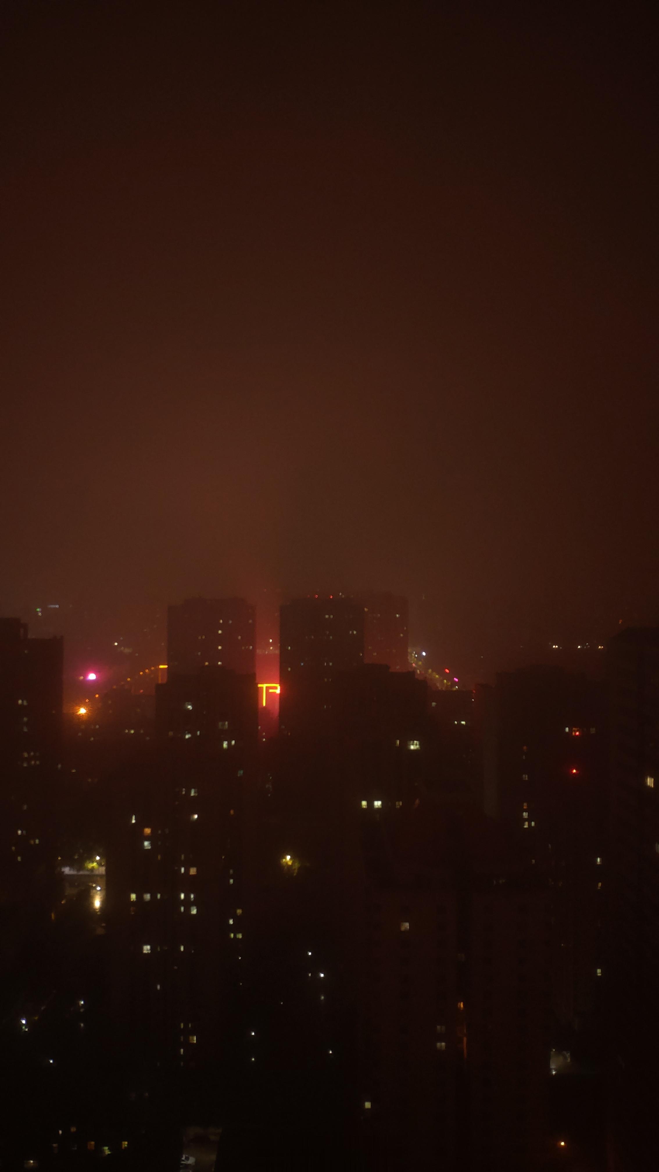 #馒头控的日常# 这天气像是给我跟城市间下了一道结界。如果不是假期快结束了，真感