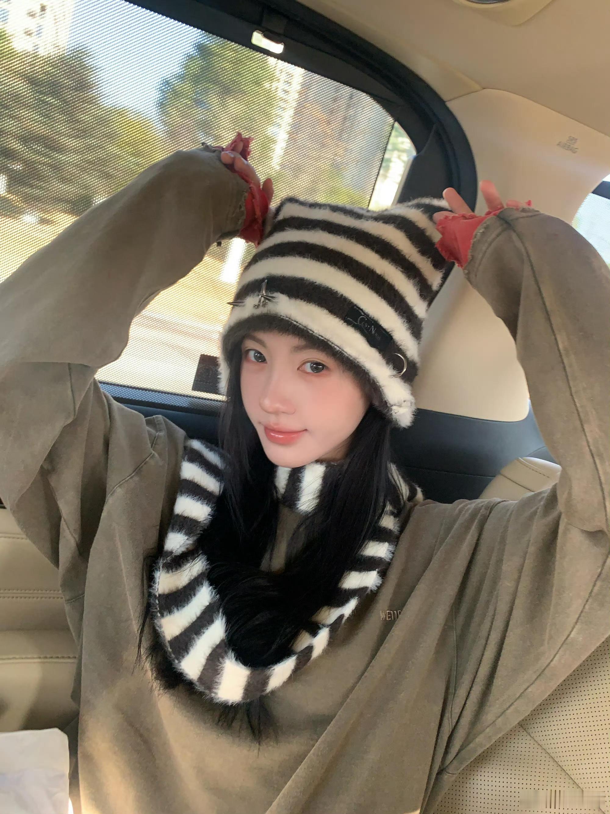 鞠婧祎阿黛jjy鞠婧祎来战jjy“秋天的风悄悄的带走夏天的苦愁，你的笑容成为了秋