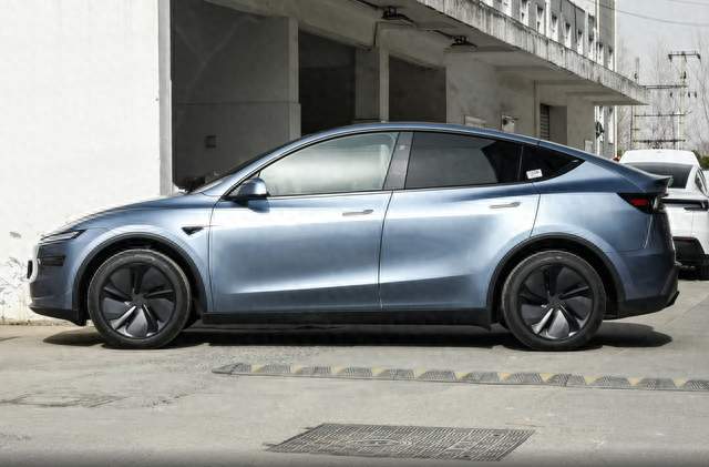 特斯拉Model Y：26万的"毛坯房"开了3个月，米粉和特粉都沉默了