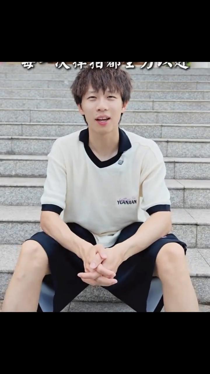 高考加油。
每一次挥拍都全力以赴，每一次考试都得心应手。高考加油，祝大家金榜题名