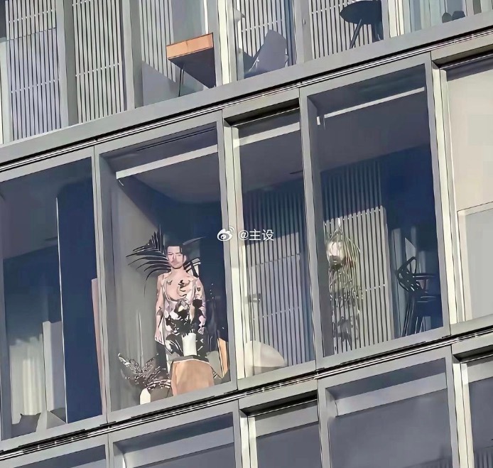 这种邻居能投诉吗？  有点吓人啊！把我家孩子都吓哭了！ 