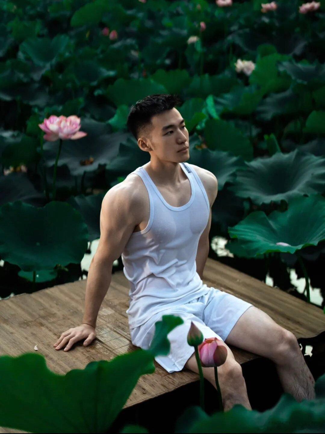 看体育生真的是特别喜欢体育生 ​​​