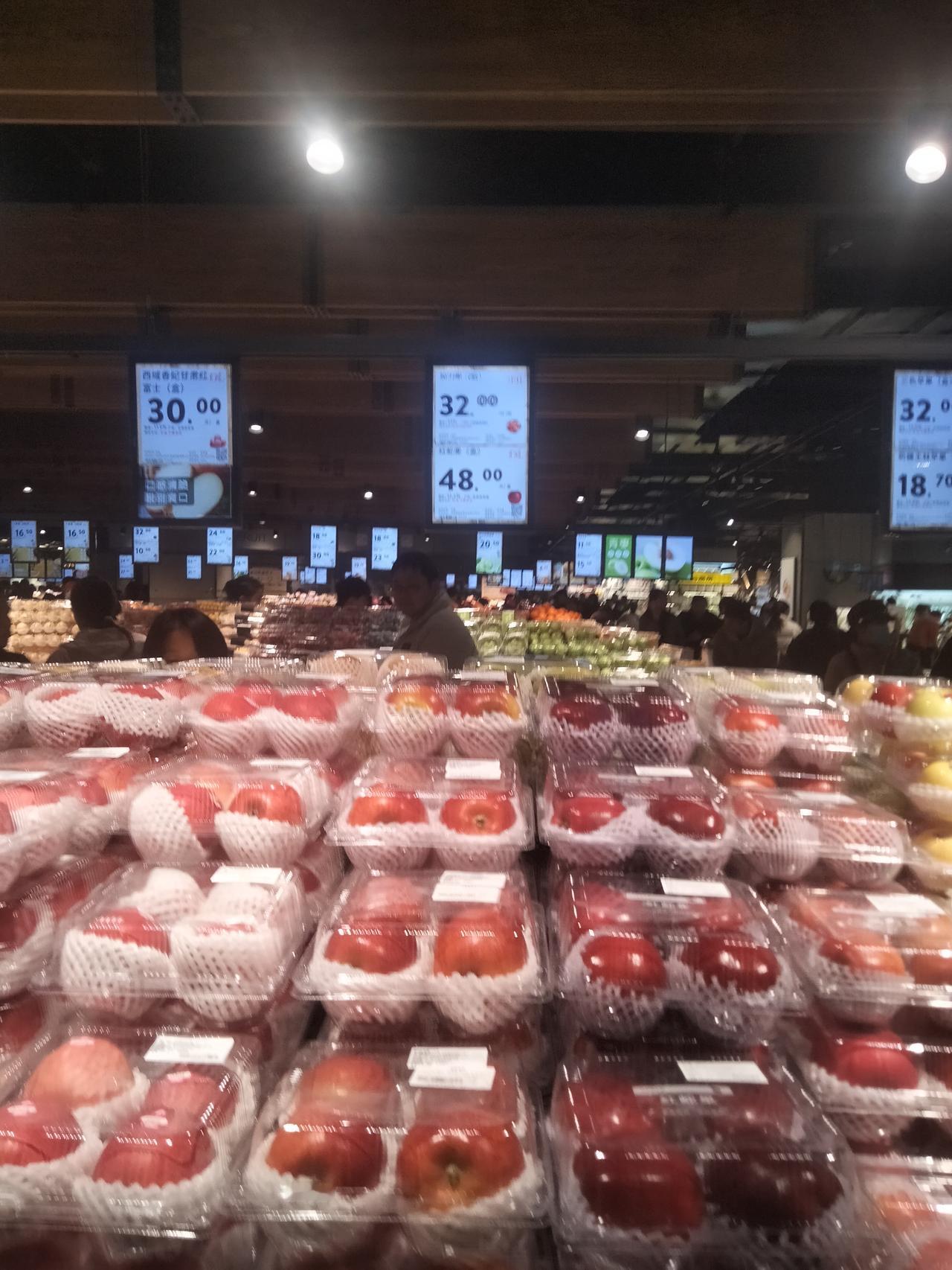 三胖开业，交通压力又增，现在的平原路上不再是一路通行，过了新飞大道交叉口，就开始