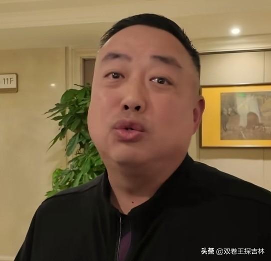 刘国梁的的口才情商绝对乒坛一流。
记者问樊振东加盟德国乒乓球甲级联赛的话题。
刘