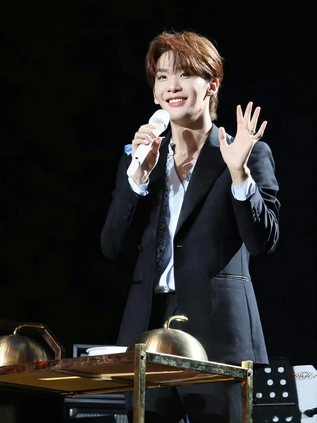 王赫野也来跳胆小鬼了 谁懂啊！王赫野跳《胆小鬼》太有梗了😂 自带东北喜剧buf