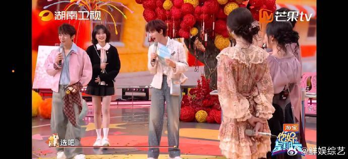 为了红包拼了！娜扎李雪琴小卡片疯狂输出，把丁程鑫哄得超开心！娜扎李雪琴把丁程鑫哄