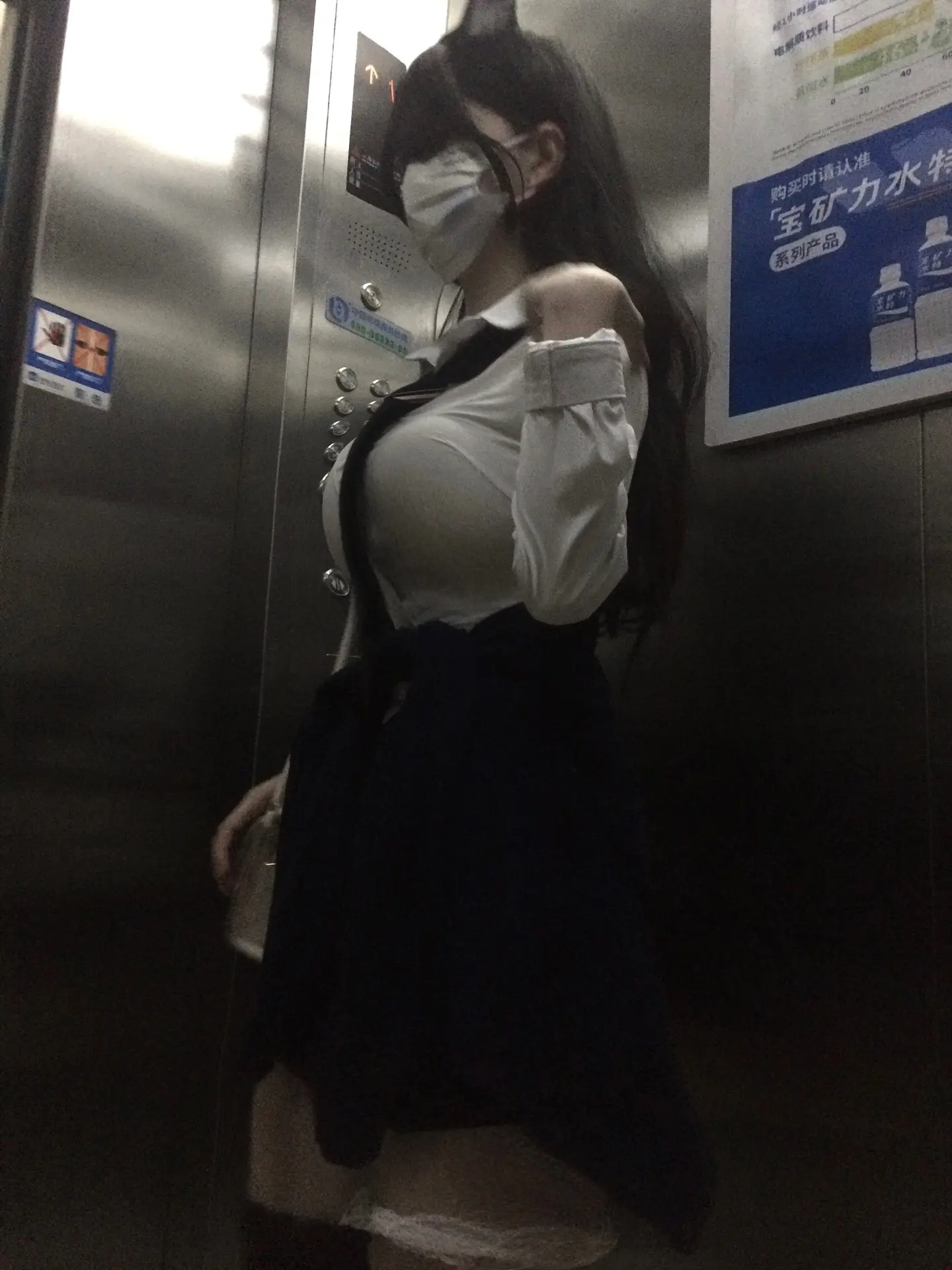 关于我膝盖上快半年没有好的疤 是怎么来的