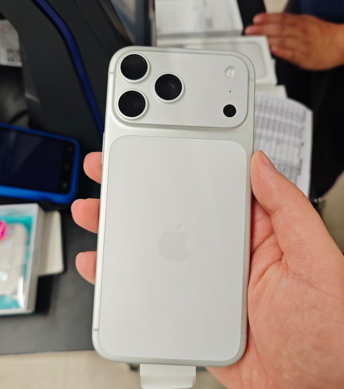 iPhone17或迎涨价苹果也是抵挡不住，之前平板、电脑和智能家居设备已经官宣涨