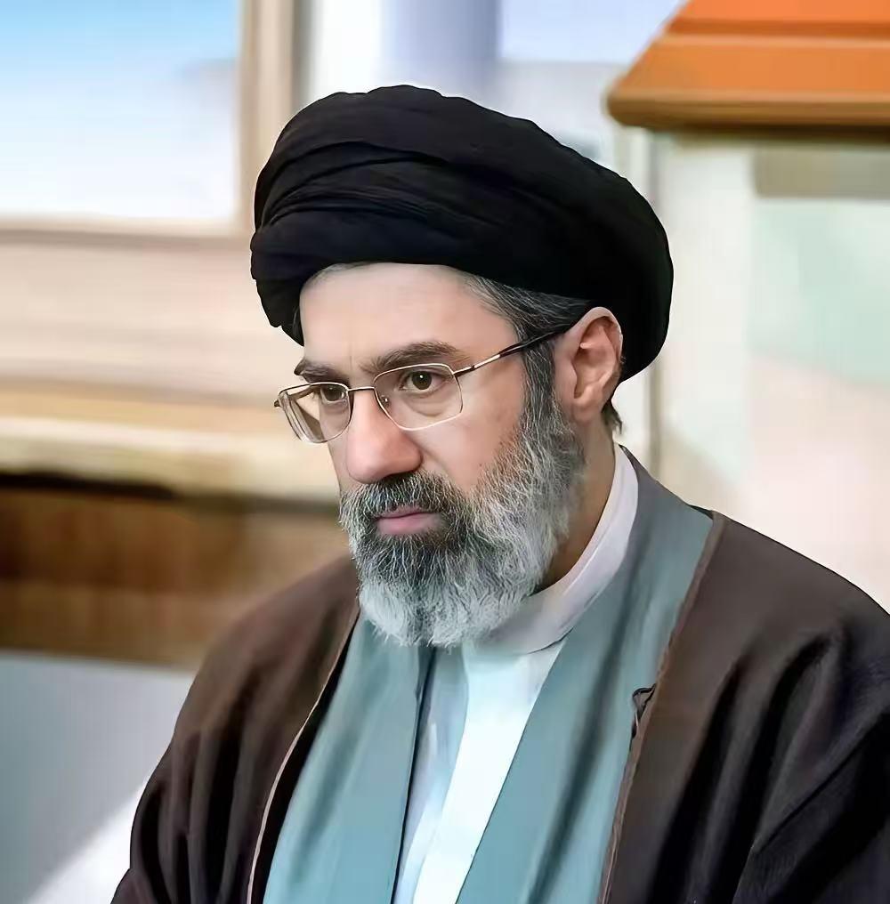 一声叹息！伊朗正式宣布哈梅内伊的儿子，被选作新一任最高领袖后，以色列几乎第一时间