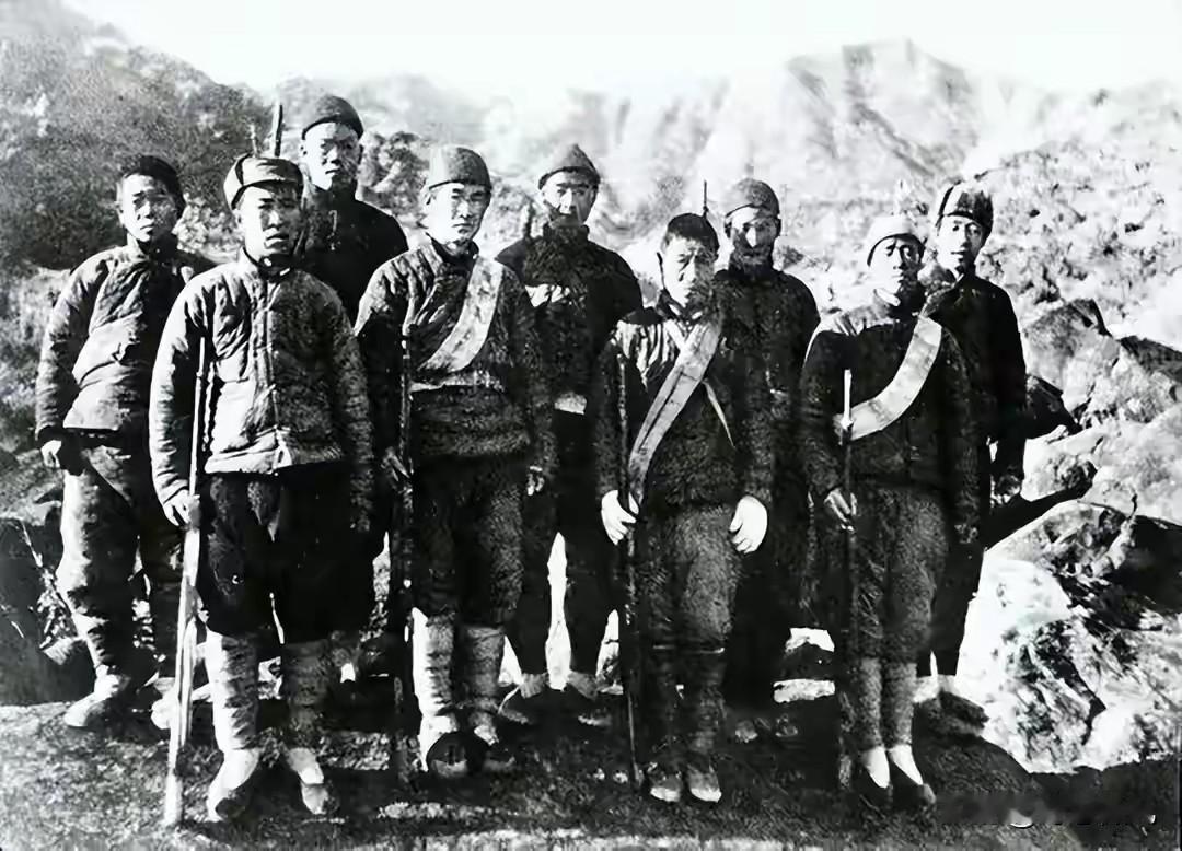 太行山悬崖惊现白骨，腰带藏党员证，这段尘封历史看哭所有人
 
太行山悬崖发现白骨