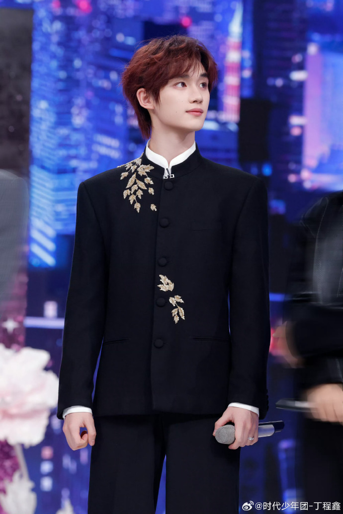 丁程鑫我有一位认识了很久的知己小丁新中式造型好帅啊！每一期造型都特别帅的宝宝你好