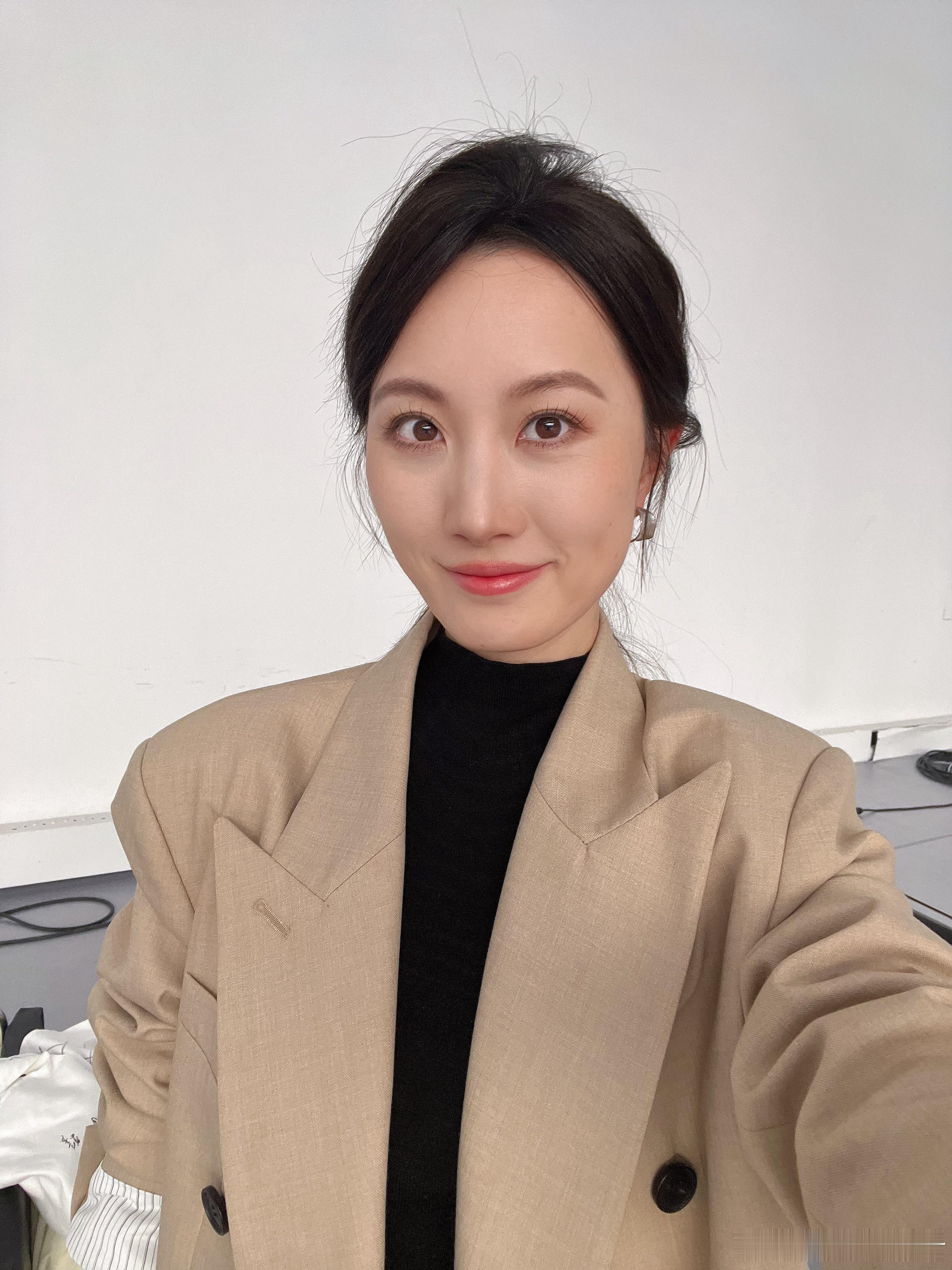 车还不能看那就先看看人吧我的化妆技术还在持续迭代🔁 （两天后发铁粉红包🧧  