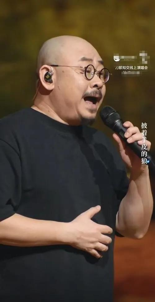 刀郎的歌曲为什么这么受欢迎?刀郎的歌曲受欢迎的原因主要有以下几点：
独特的音乐风
