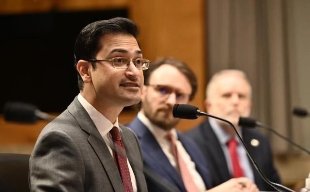 拜登虽然跟我们不对付，但是有一句话说对了！他曾说，如果美国继续让特朗普当总统，“