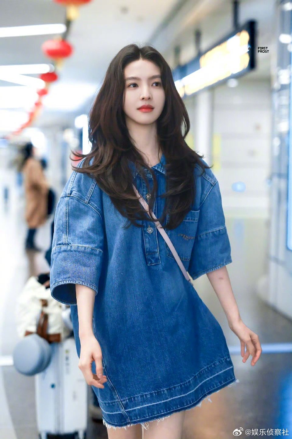 章若楠也出发去巴黎啦，姐姐状态还好～ 