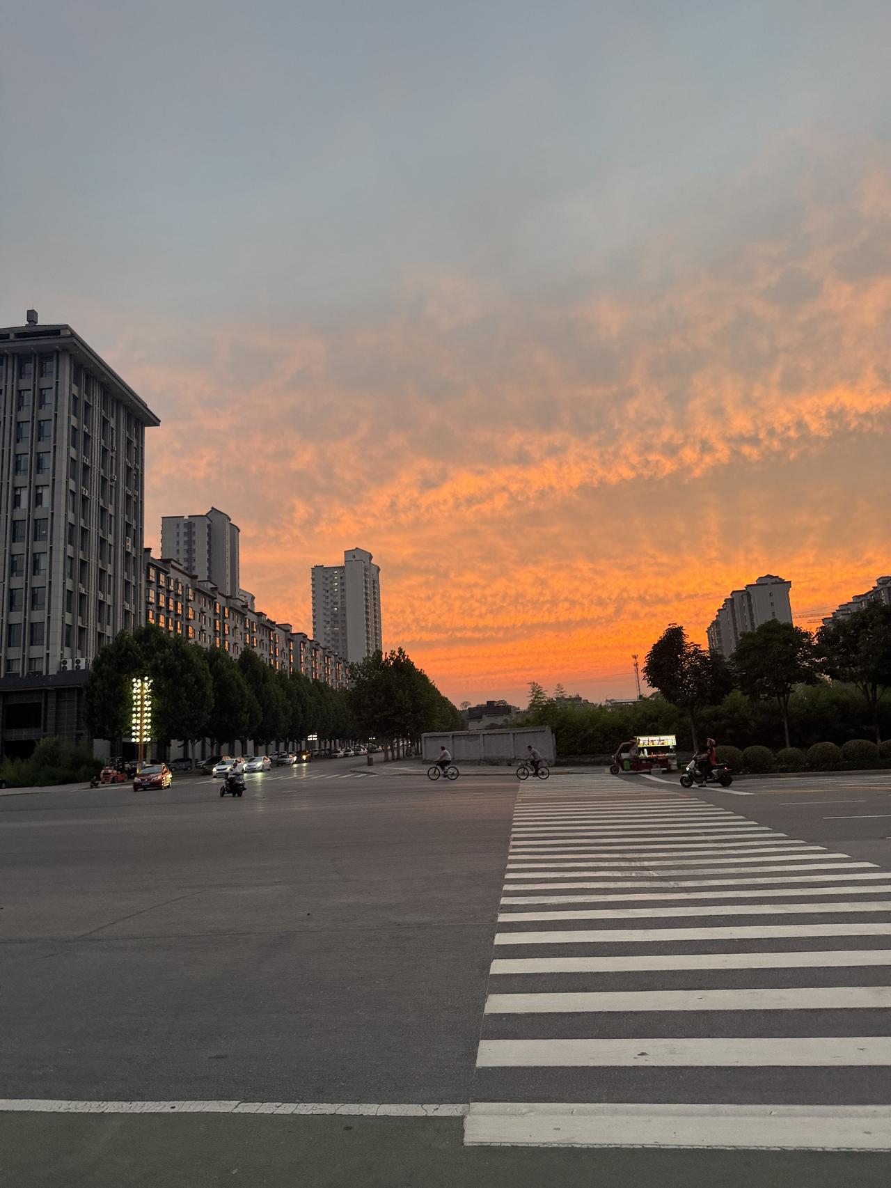 清醒是为了生活，糊涂是为了快乐，与万事言和，自省自行自清欢！