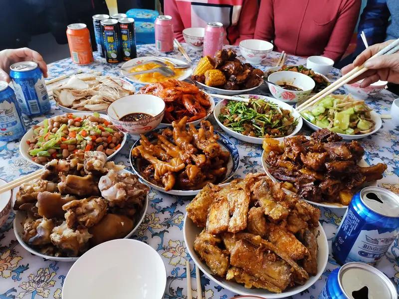 春节将至，“第一批东北人已自驾抵达海南”冲上热搜。这不，黑龙江一对父子自驾461