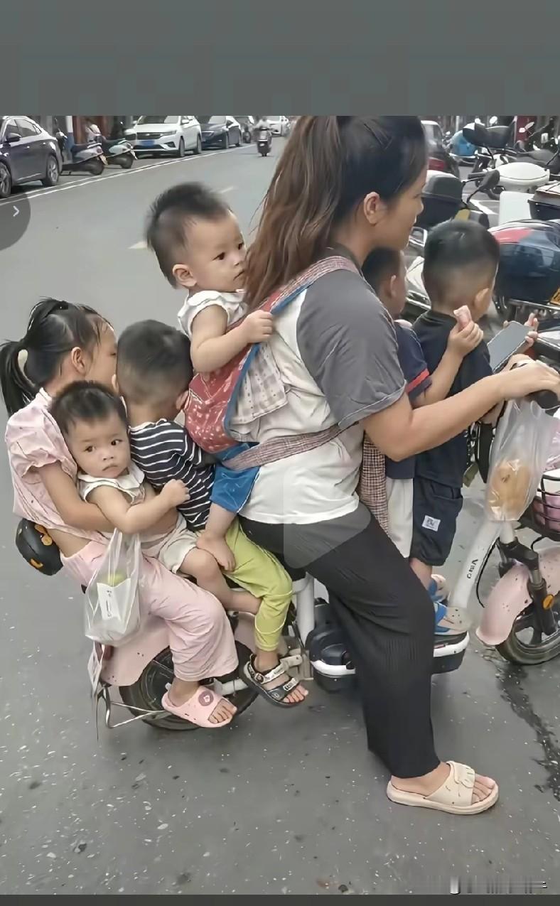 严重怀疑这家人晚上没电，不玩手机[捂脸]