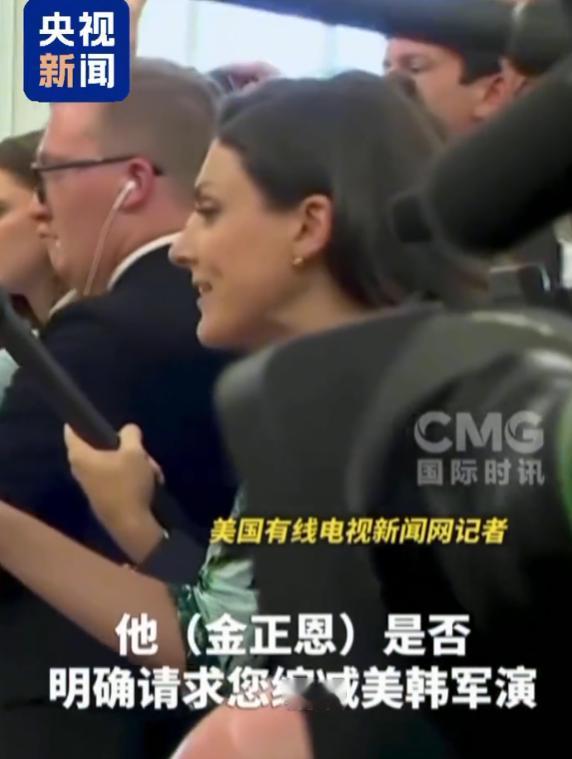 “安静！安静！安静！”

华盛顿白宫椭圆形办公室，8月17日下午。
一场本应温情