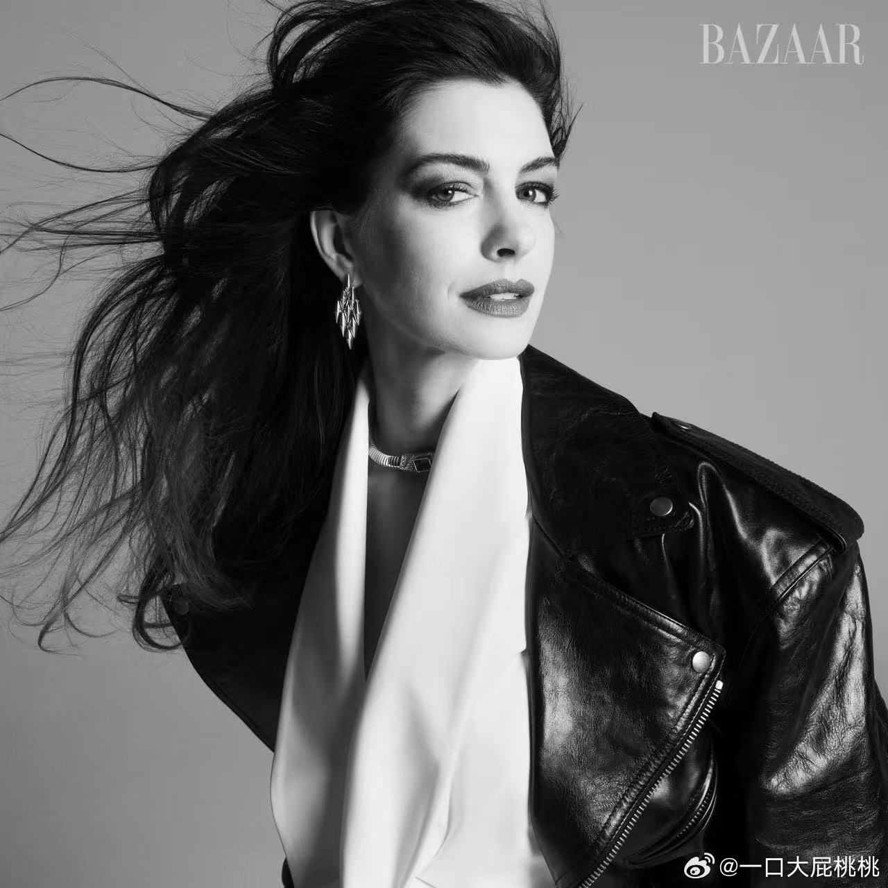 安妮海瑟薇登美版 Harper's BAZAAR 四月刊 ，开启电影的全面宣传?